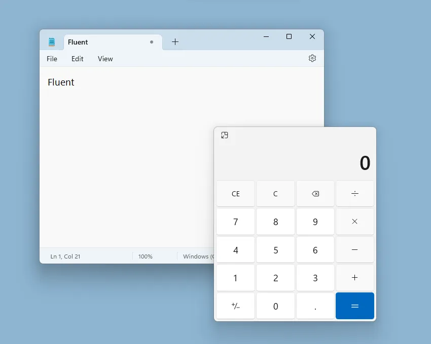 Notepad y Calculator de Windows 11 con materiales Mica y Acrylic aplicados — superficies semi-translúcidas con tinte sutil del fondo