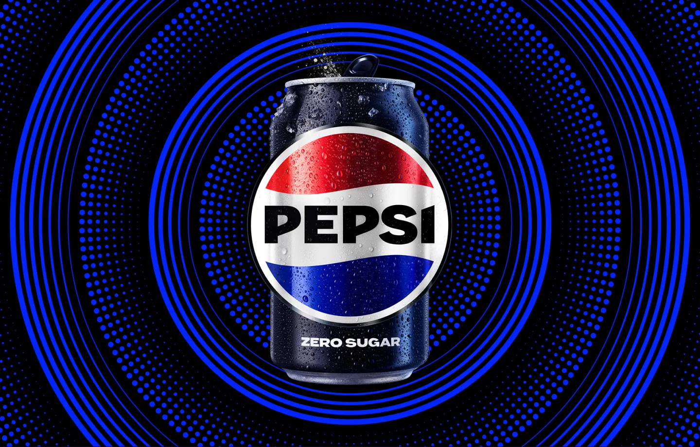 Frame del sistema Pepsi Pulse: lata Pepsi Zero Sugar al centro emitiendo anillos concéntricos azul eléctrico saturado en patrón halftone que se expanden hacia los bordes sobre fondo negro